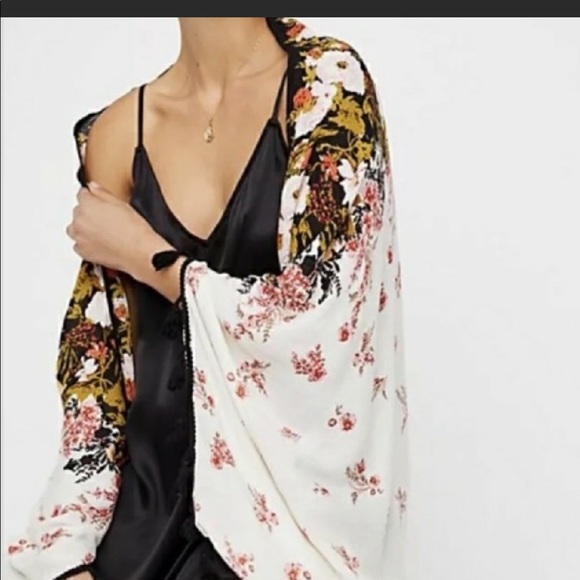Free People Tops - Free People Bali Wrapped in Blooms Shawl